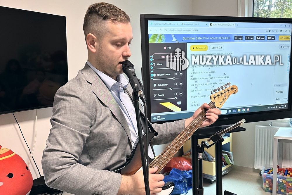 Michał Drezner prowadzi zajęcia z ekranem